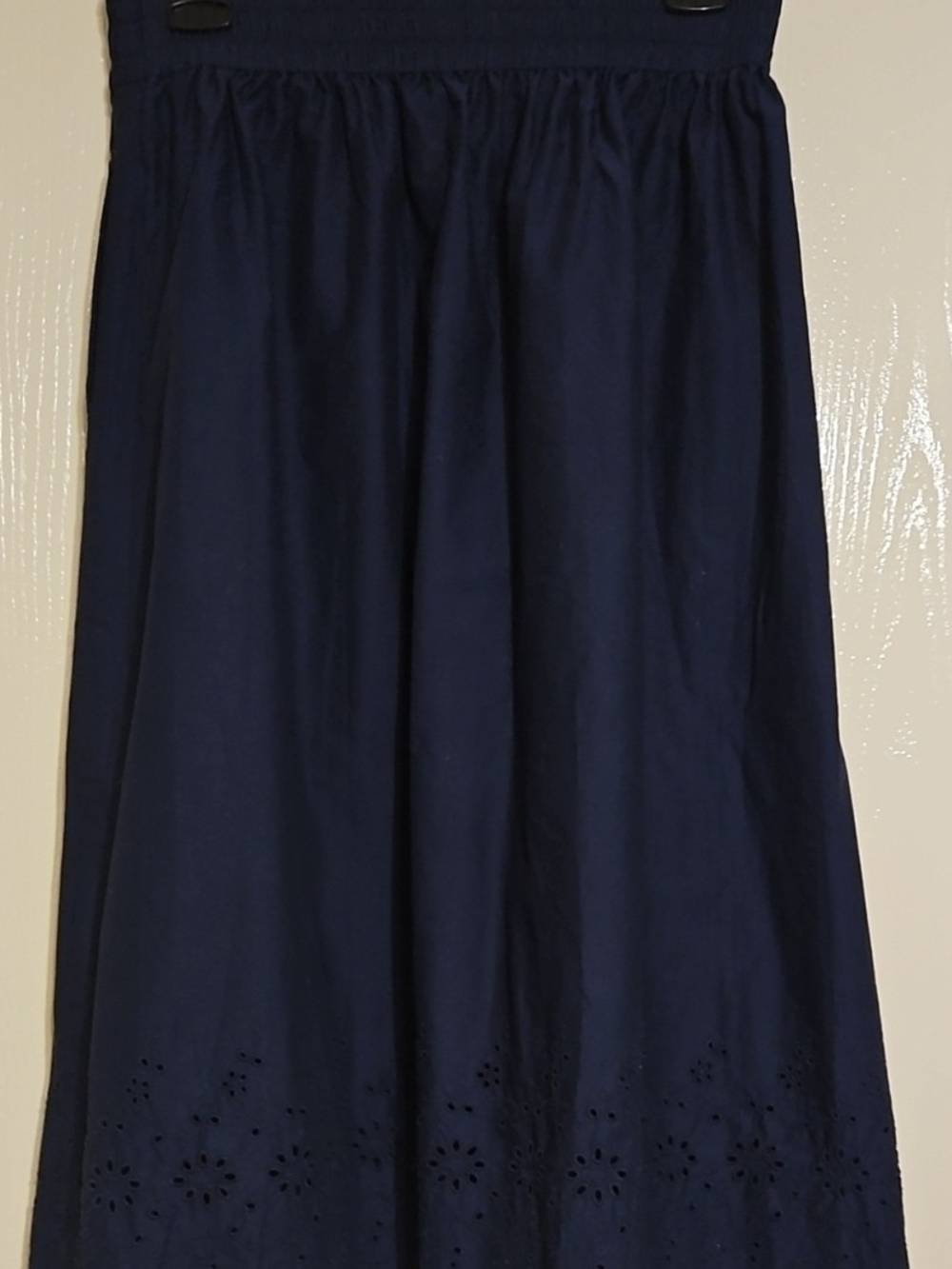 Uniqlo Women’s Navy Eyelet Midi Skirt size M.